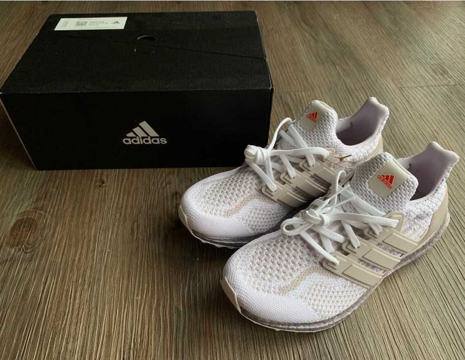 Оригинални дамски маратонки * ADIDAS ULTRABOOST DNA 5.0 * EU40