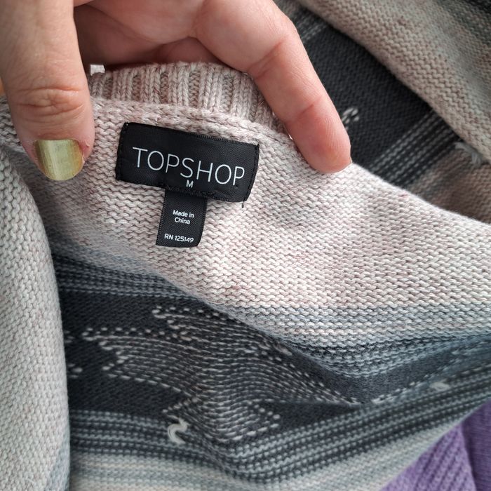 Pulover scurt cu model deosebit