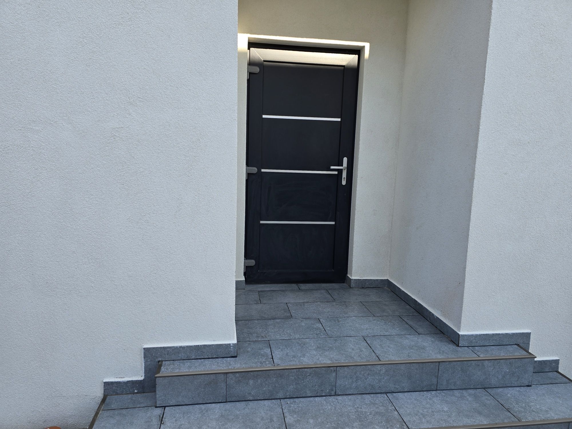 Casă tip duplex de vânzare
