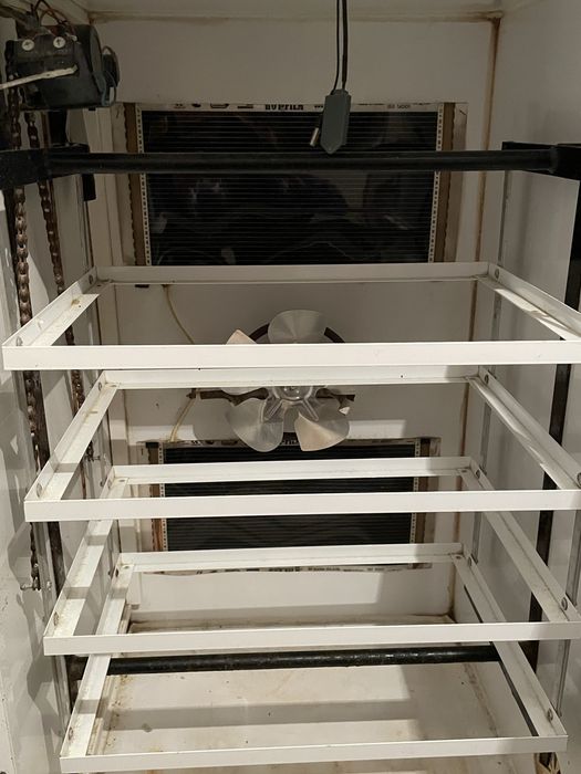 Vand incubatoarea de oua