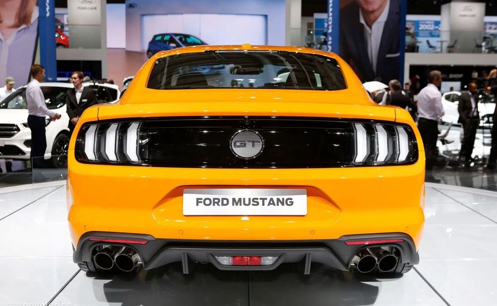 Ford mustang задни стопове 15-17 18+ жълт мигач