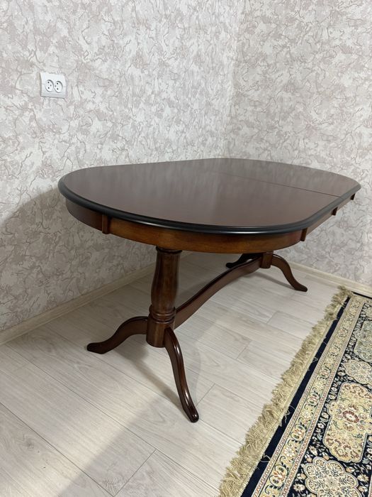 Продам стол для гостинной