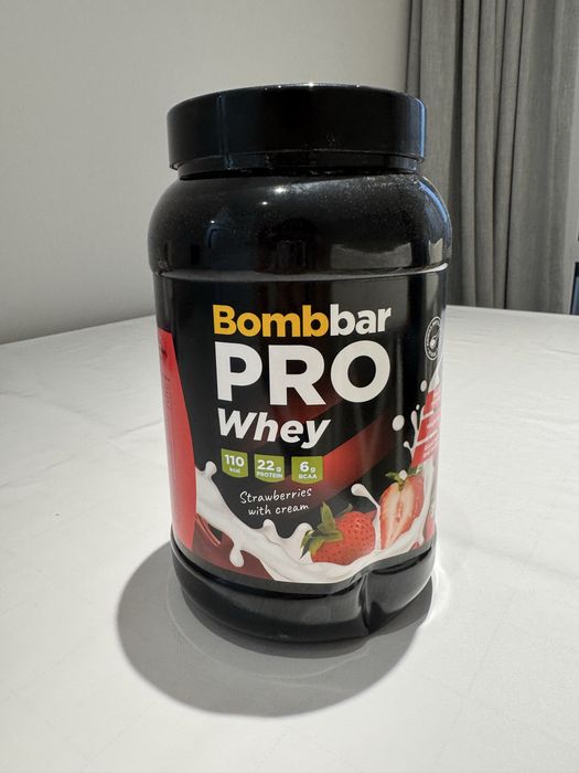 Продам протеин Bombbar со вкусом клубничного молочного коктейля