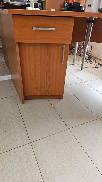 Офис шкаф с врати 800х400х200, кафяв и ъглово бюро кафяво