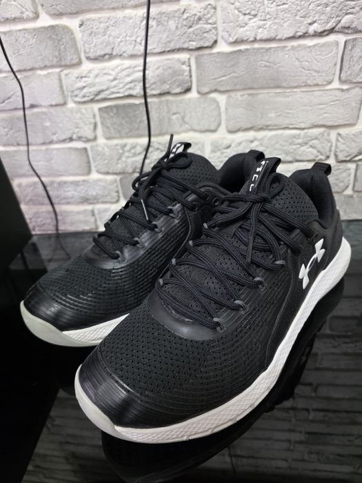 Оригинальные кроссы Under Armour
