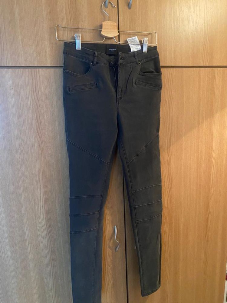 Blugi elastici Vero Moda, marime XS/34, culoare gri/antracit.