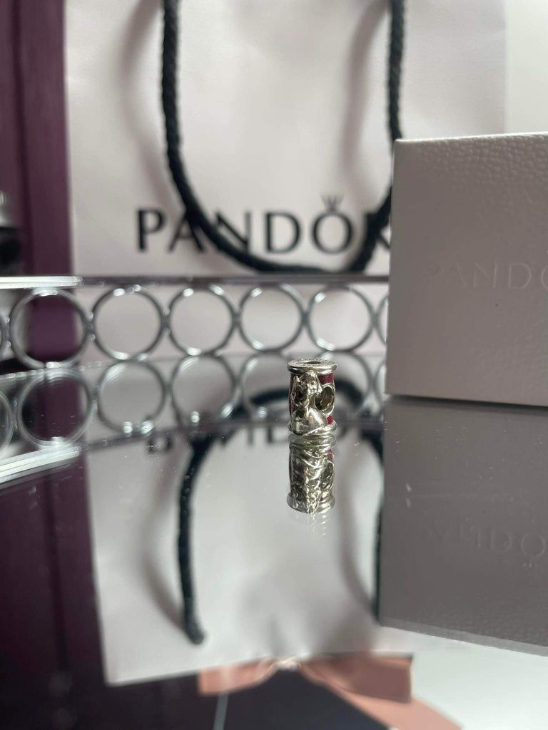 PANDORA 2 оригинални нови талисмана +кутийка и чанта