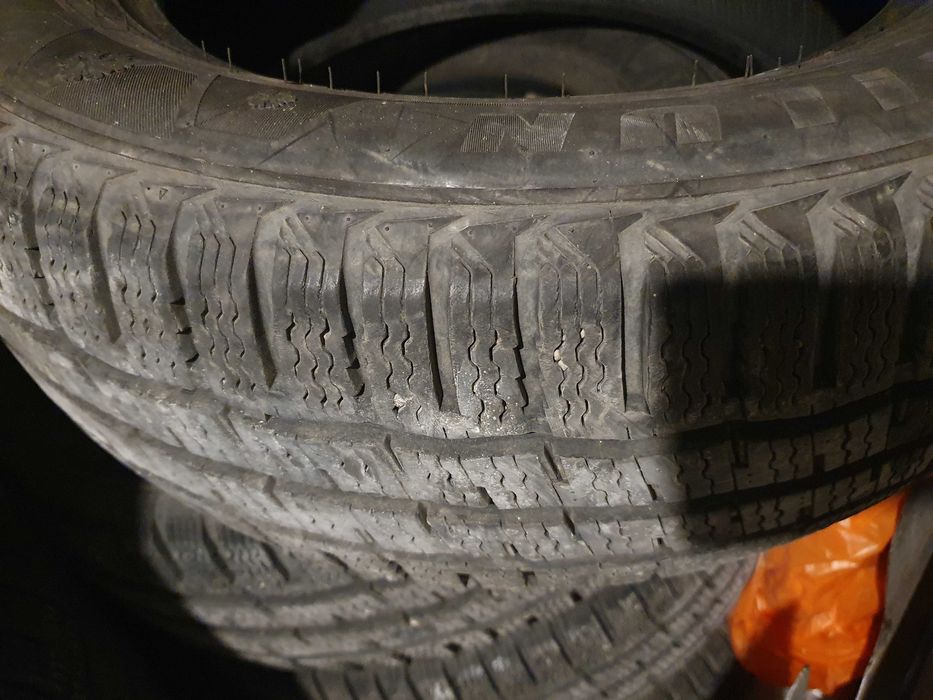 4 бр. зимни гуми за бус 215/65 R16 C в добро състояние
