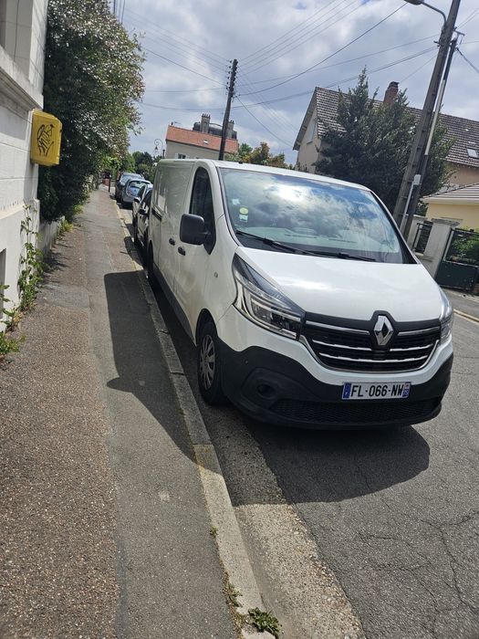 Renault trafic.