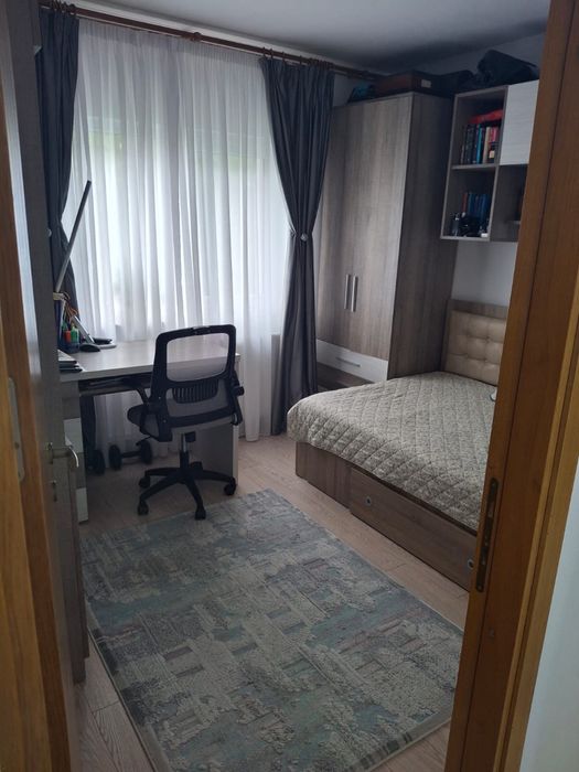 Apartament 4 camere, decomandat, Trivale-2 locuri de parcare+boxă