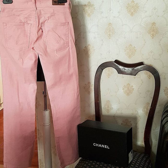 Blugi roz Levis drepti