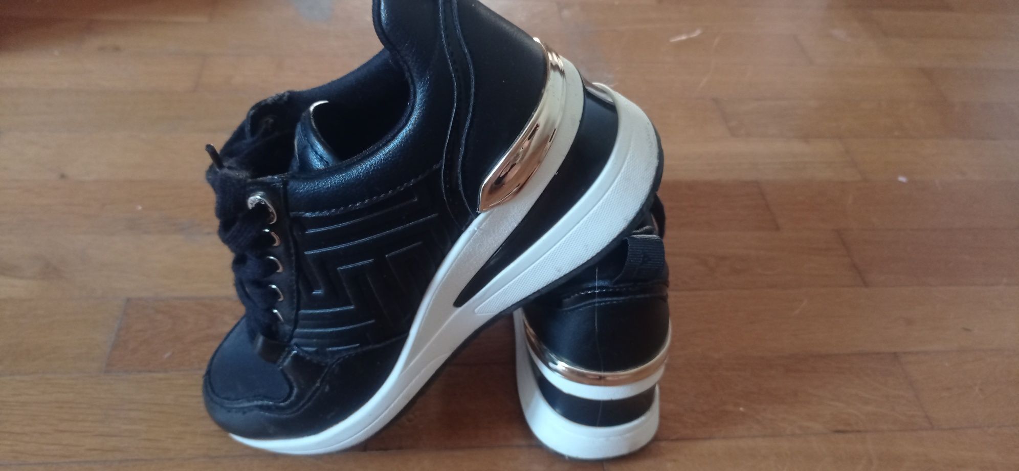 Сникърси на платформа ALDO