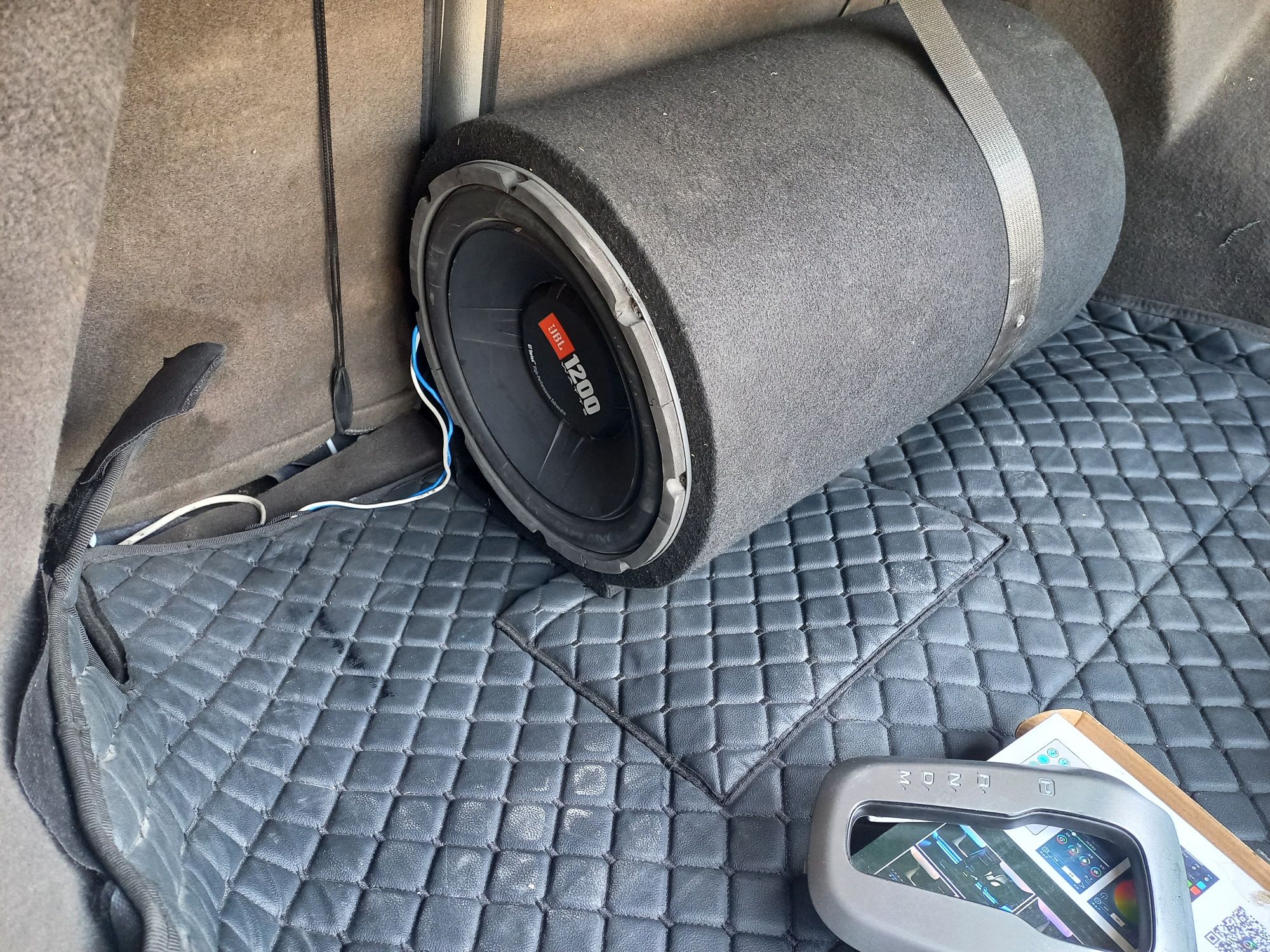 Сабвуфер  jbl 1200