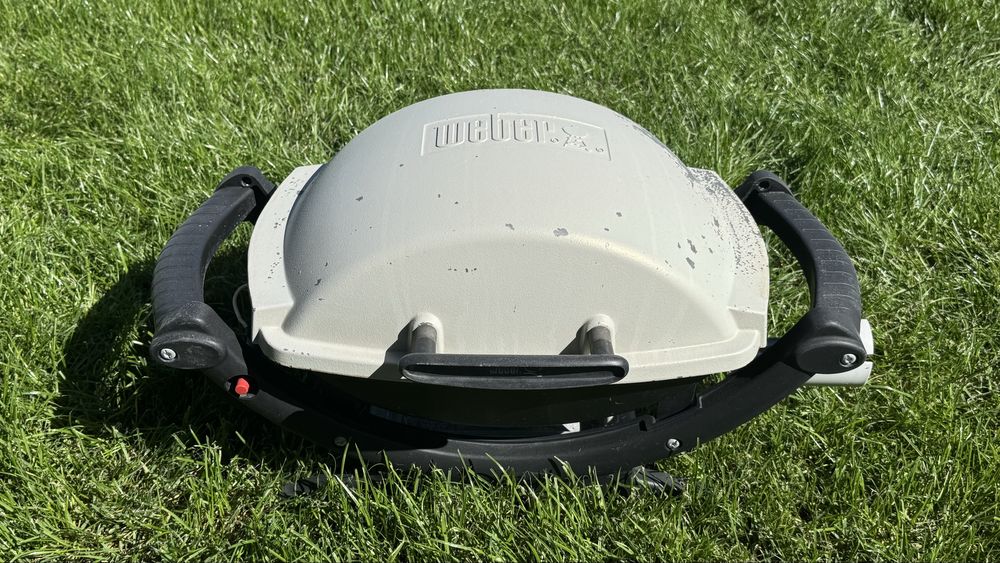 Продавам газово барбекю weber
