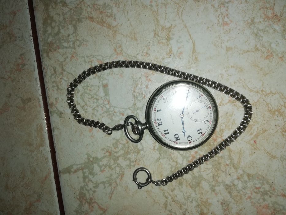 Vand ceas de mana marca DOXA.