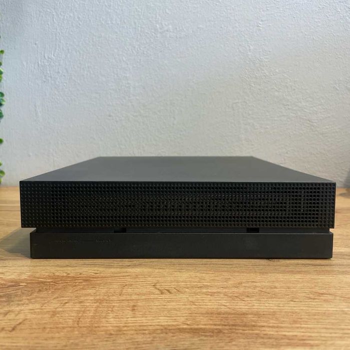 Xbox One X 1TB + Joc CADOU - GARANTIE 12 LUNI | TrueGSM