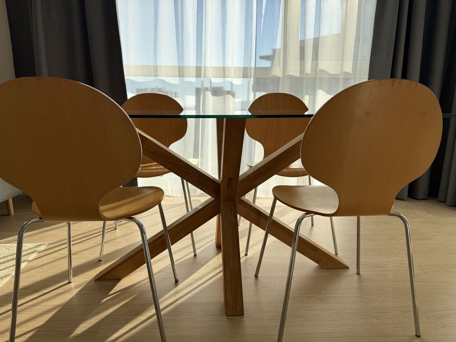 Маса за хранене с 4 стола