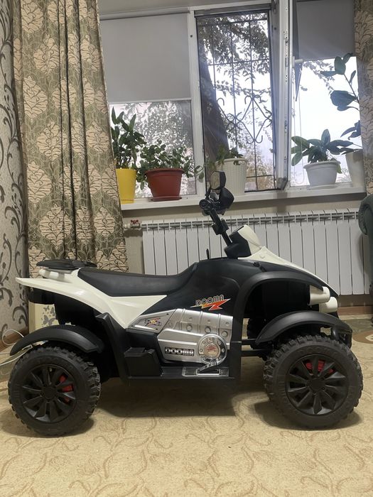 Квадроцикл для юных гонщиков — в отличном состоянии
