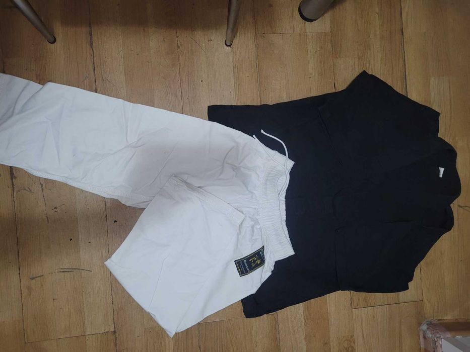 Chimono/costum pentru kickbox 7-9 ani