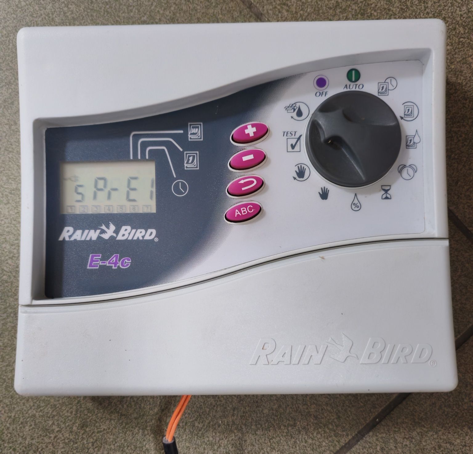 Rain Bird E-4c програматор за капково напояване.