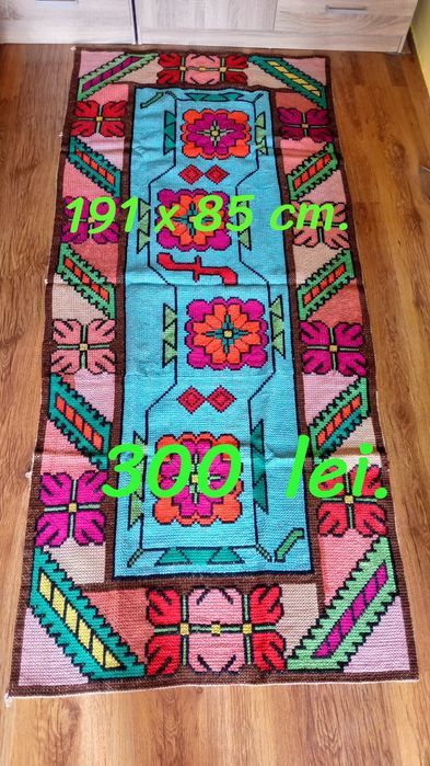 Covoare perete lucrate manual.