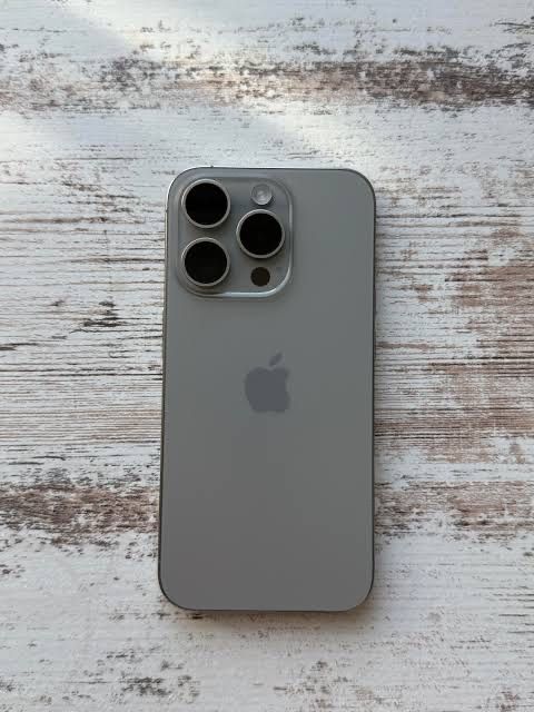 Iphone 15 pro 256 natutal titanium