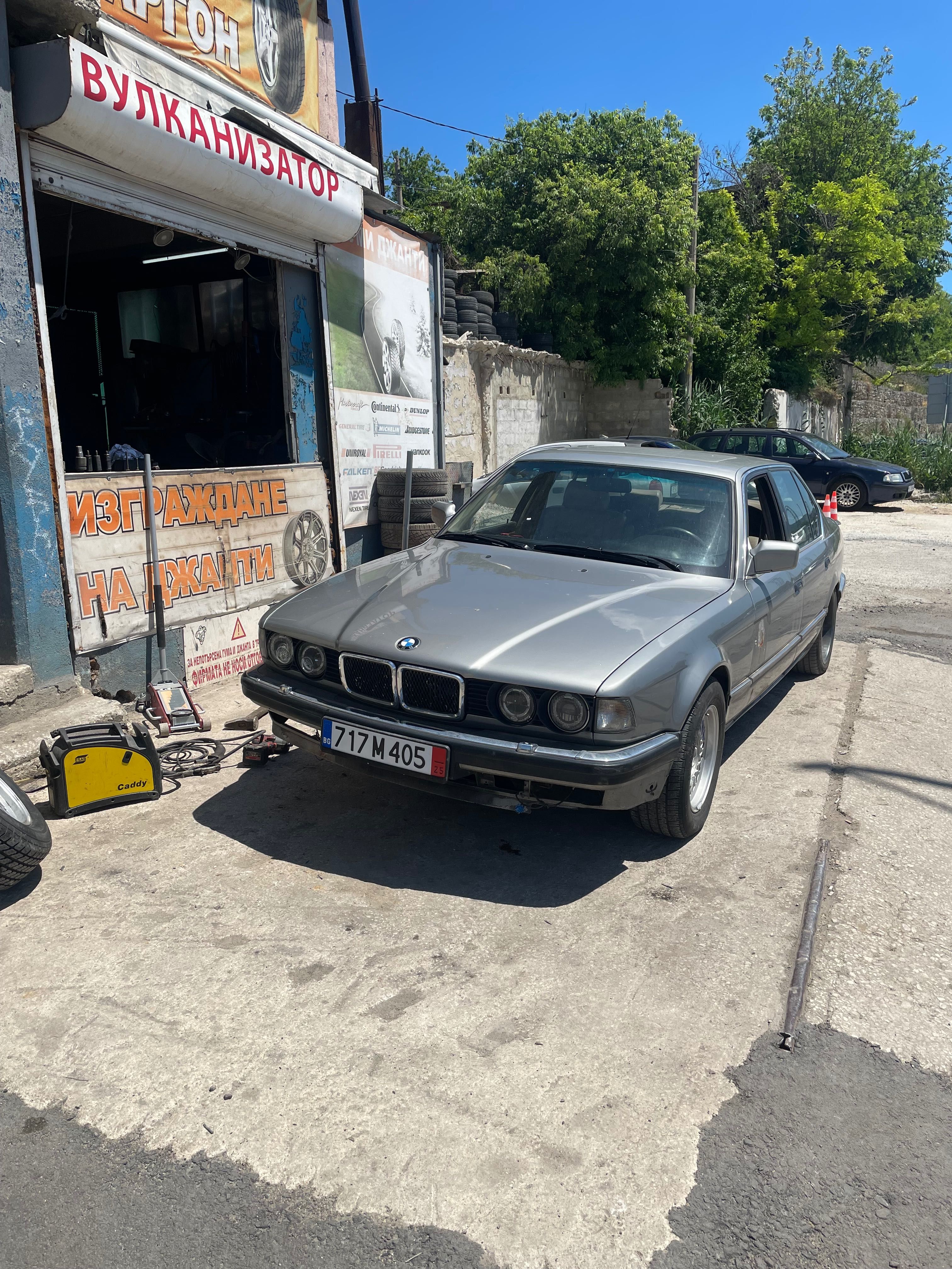 BMW E32 750i V12