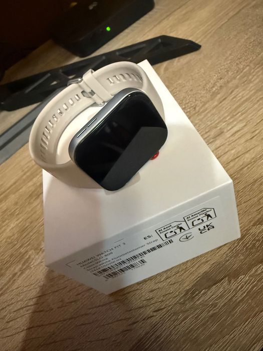 Смарт часовник Huawei FIT 3