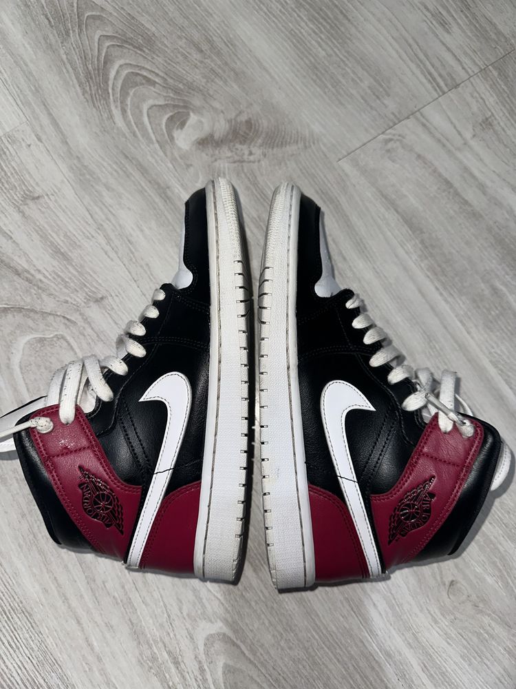 Air Jordan 1 Mid