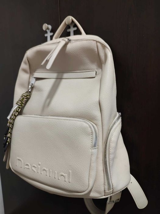 Нова страхотна раница Desigual