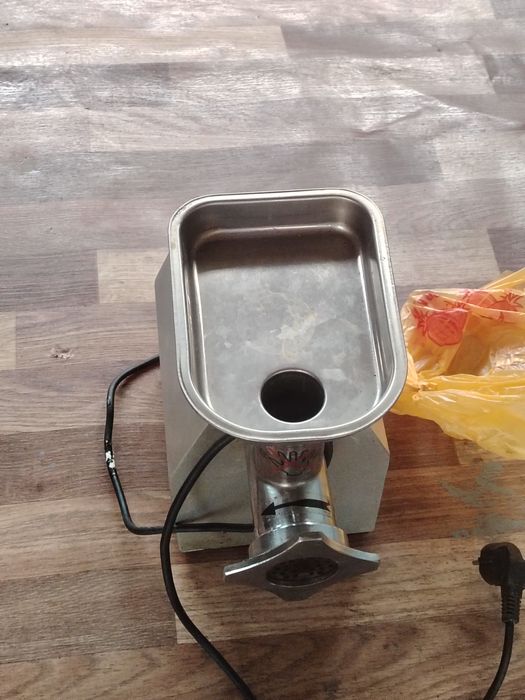 Продам мясорубку.