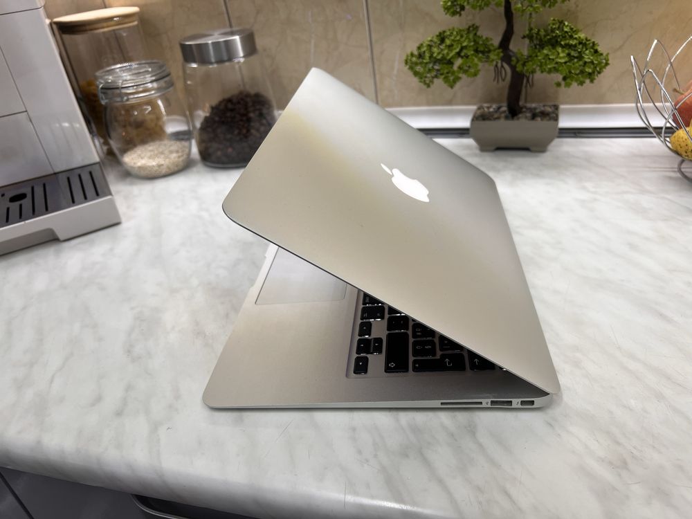 Laptop macbook air 2013. Intel i5