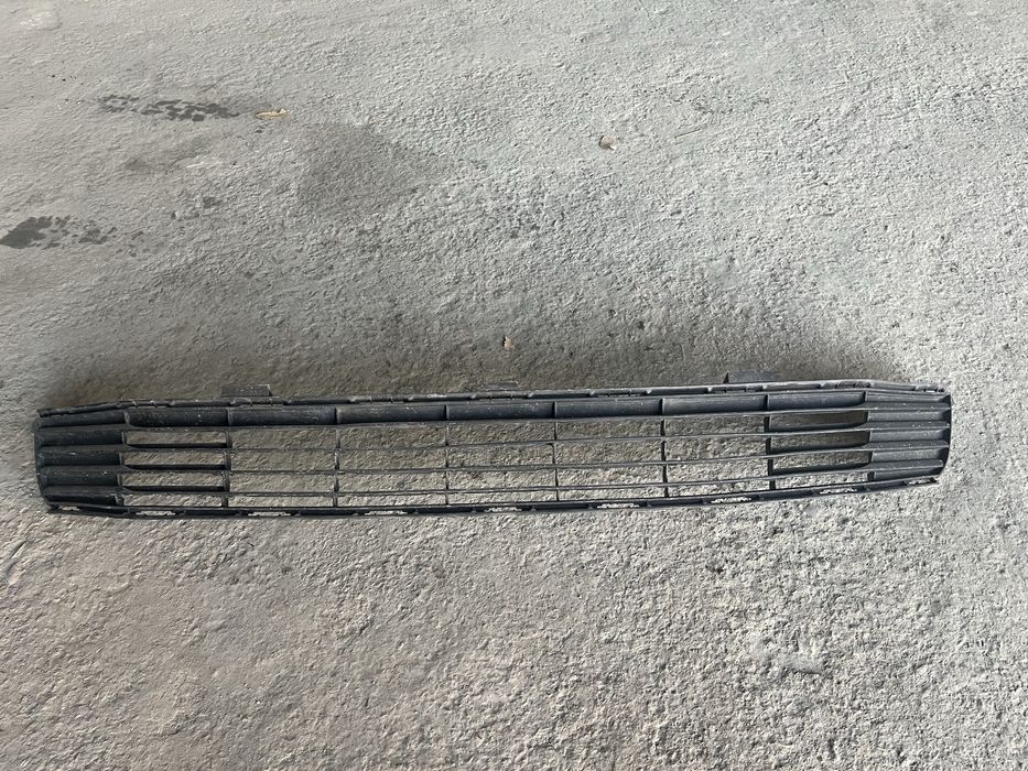 Toyota camry 50, нижняя решетка бампера, бу оригинал