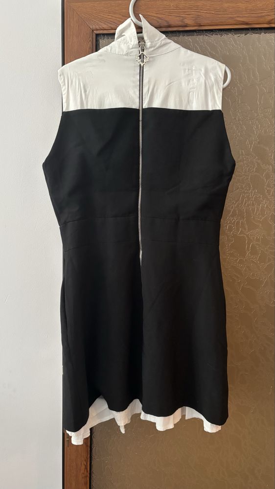 Продавам рокля Dsquared2