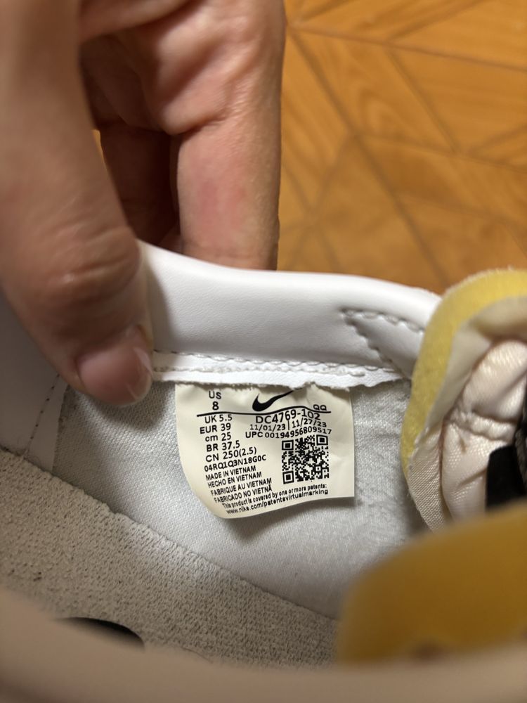 Дамски спортни обувки Nike