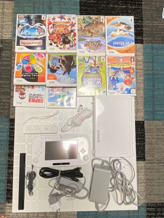 Consola Wii U completă.+ Maneta+10 Jocuri.