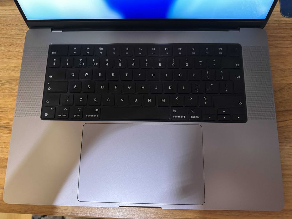 Macbook PRO 16" M1 PRO 32GB RAM / 512GB SSD, 95% Baterie (115 cicluri)