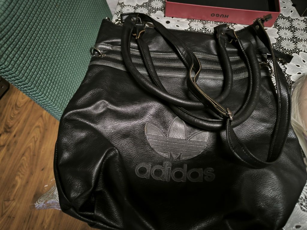 Чанта Adidas носена няколко пъти