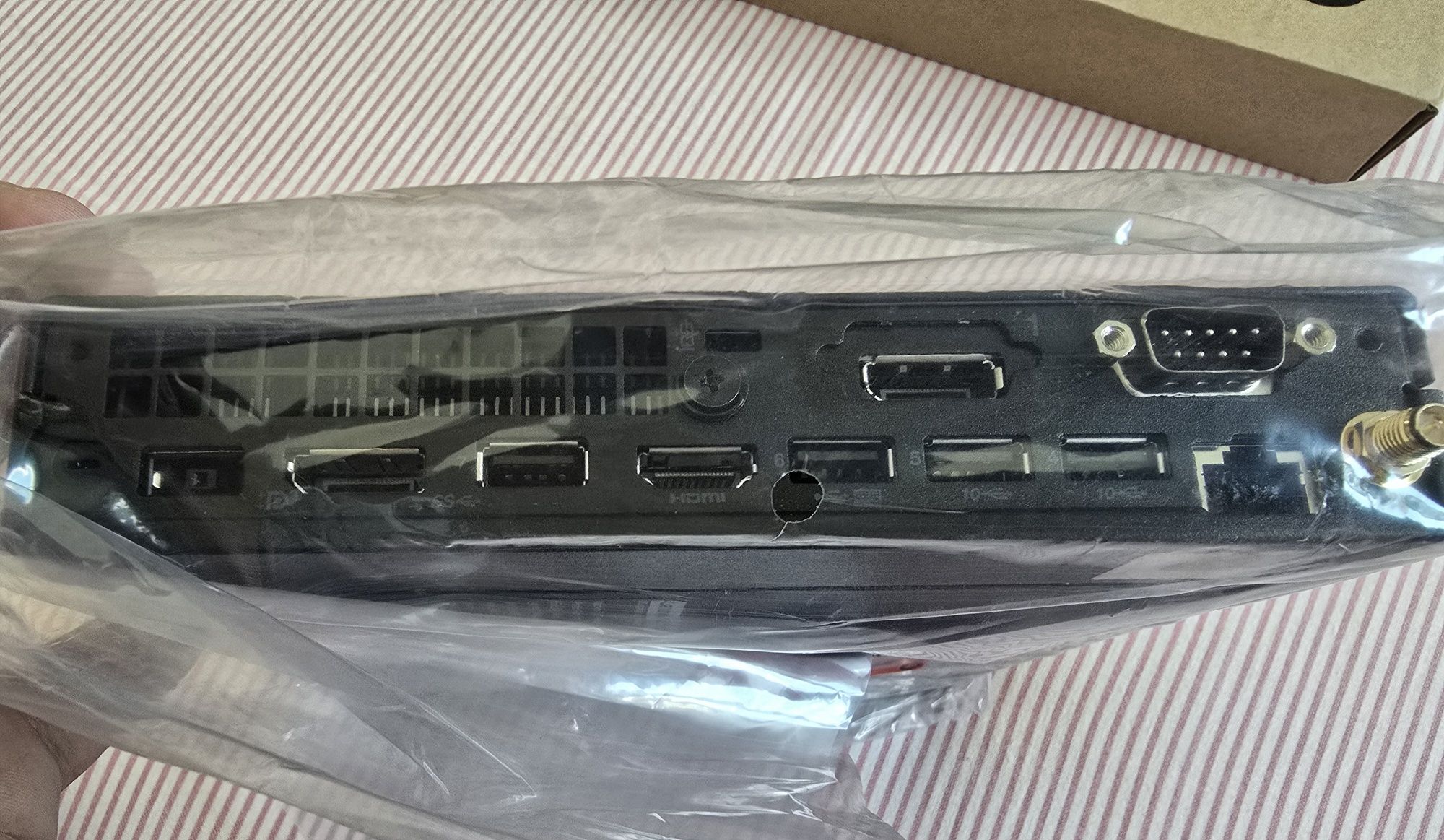 PC LENOVO ThinkCentre M70q Gen 4