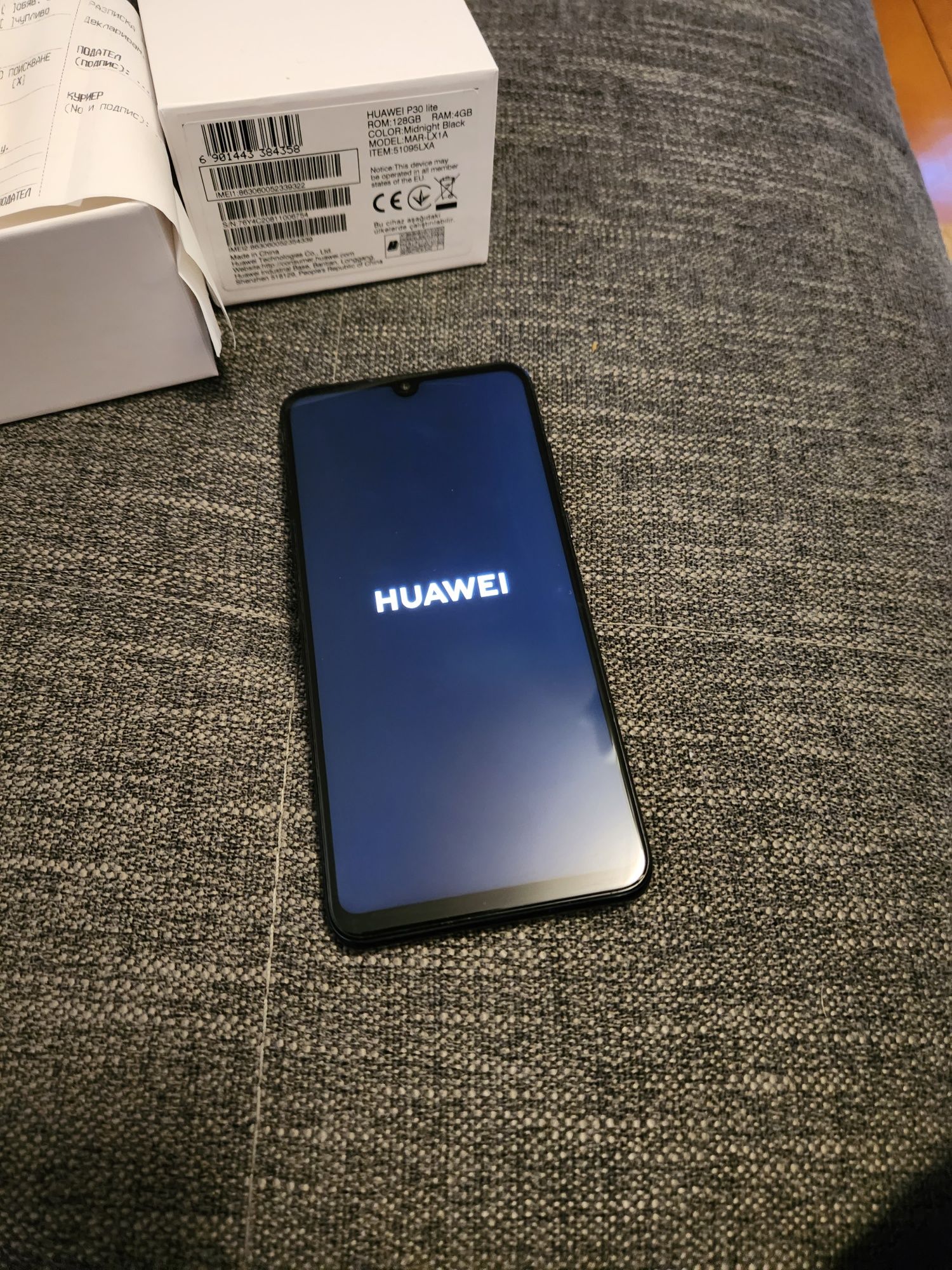 HUAWEI P30 lite с подарък