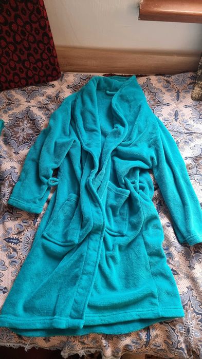 Син халат за баня