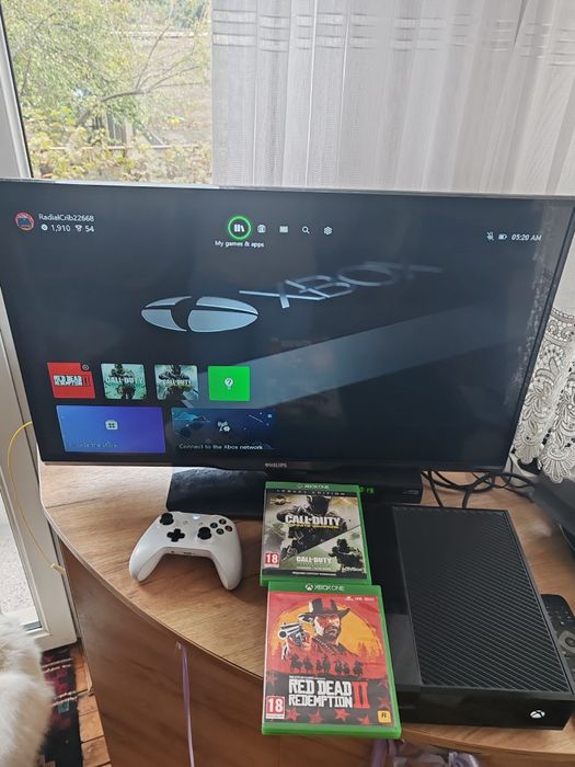 2X Xbox one 500 GB +оригинален безжичен джойстик+2ве хитови игри!