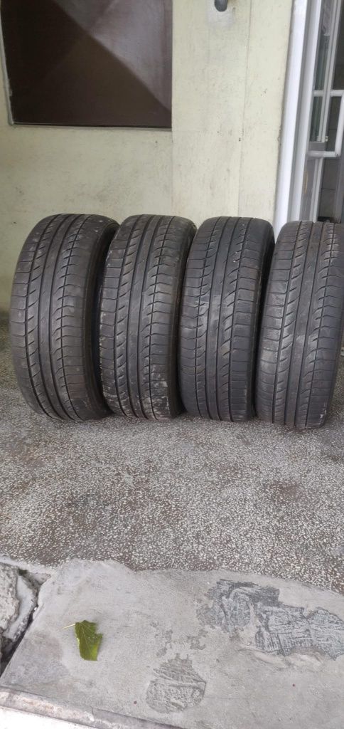 Anvelope vara 235/45 /R20