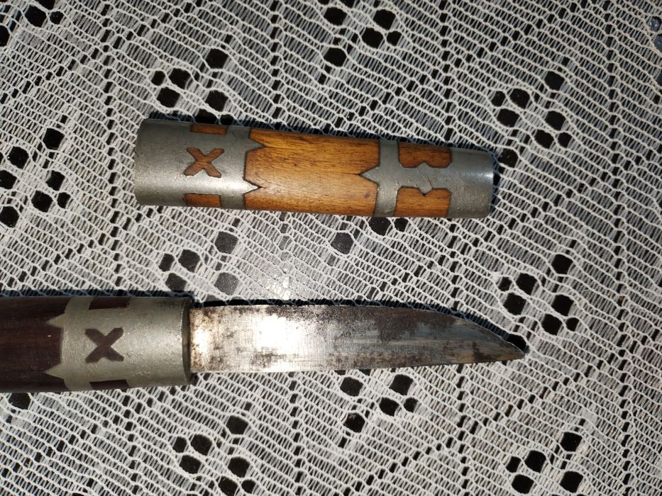 Cuțit vechi făcut manual