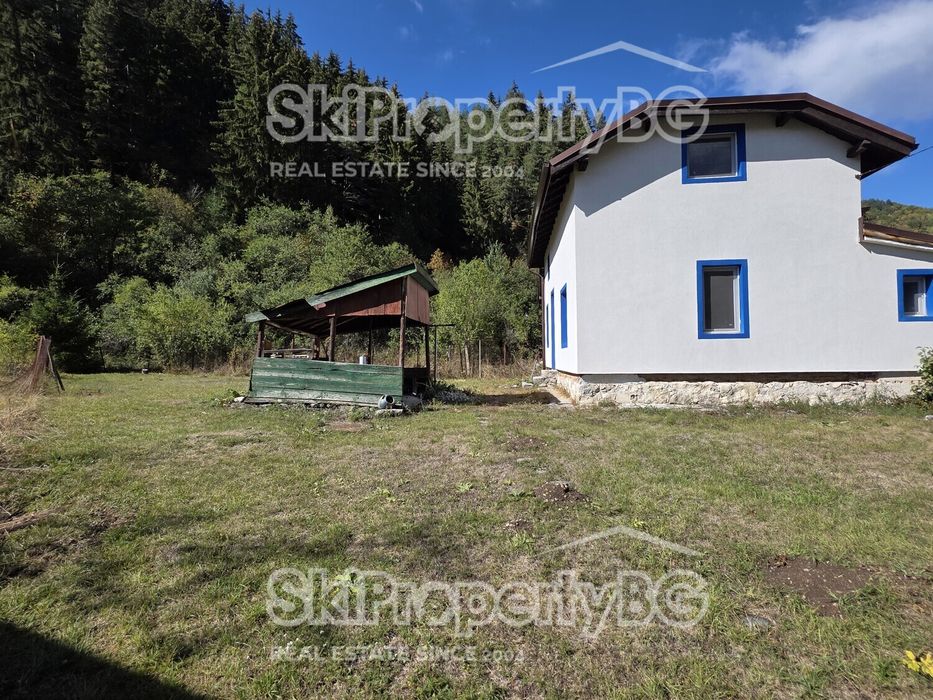 Къща с парцел в село Бели Искър, близо до Боровец!