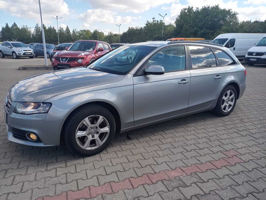 Audi A4 B8 an 2011, motor 2.0 diesel 143 cp înmatriculată în RO