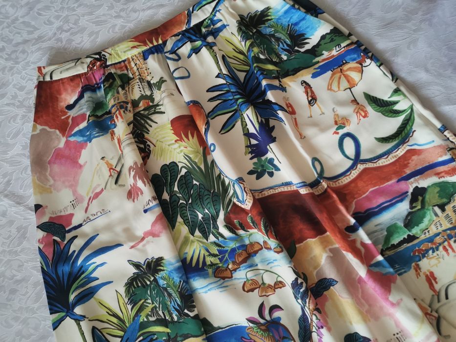 Разкроена пола в пъстри цветове