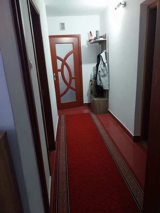 Vând apartament doua camere decomandat parter
