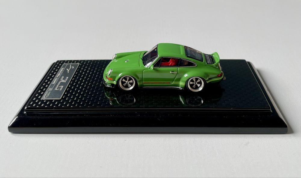 1/64 Porsche Singer DLS