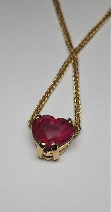 Златен медальон с голям естествен рубин! Сертификат! Нов!